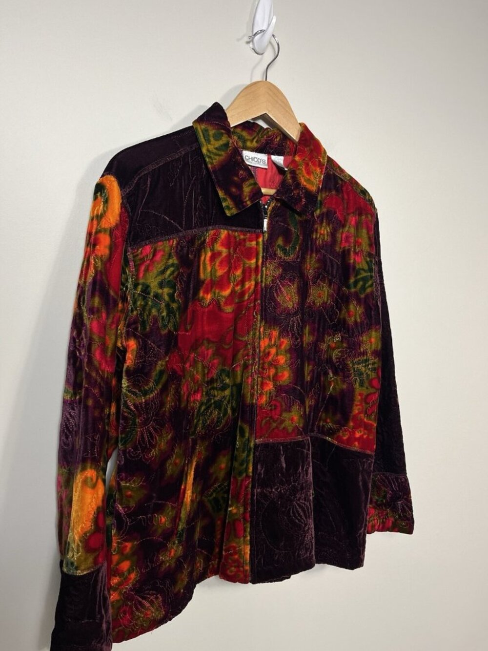 Chicos Top Women Size 2 Red Burgundy Silk Velvet Shirt Jacket Full Zip Art 90s - Picture 4 of 9